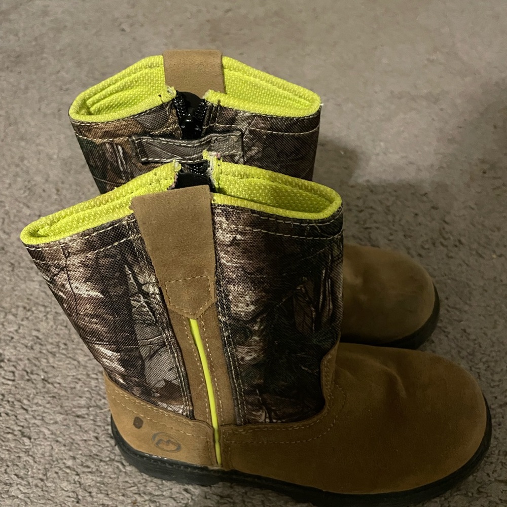 Boys boots size youth 10